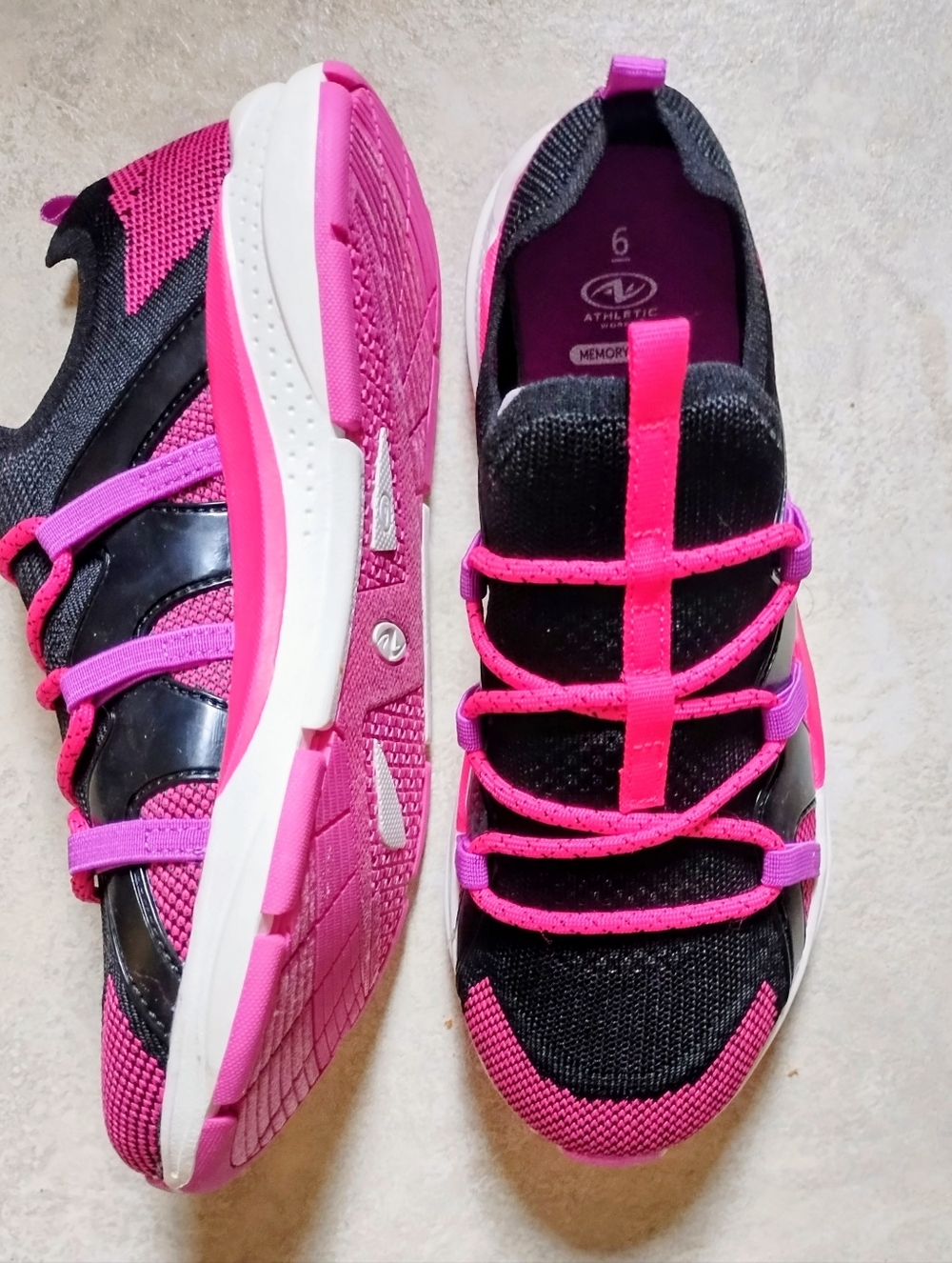 NWT Athletic Works Knit Cage Sneaker, Size 6